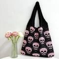 Knitted tote bag with pink skull patterns and wide shoulder straps for Halloween - Black & Pink