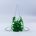 Détail du sac à main à paillettes vert émeraude avec poignées en métal argenté - Vert