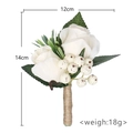 Corsage voor de bruidegom met witte zijden rozen, groene bladeren en touwwikkel - Ivoorwitte Roos Bes Boutonniere