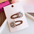 Detalle de pinzas para el cabello con botón floral y cordón en cartón de venta - 3-Pinza BB Floral Roja