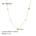 Collar de acero inoxidable dorado con cinco colgantes de corazón de circonita de 6mm fondo blanco - Oro de 18K / Dorado