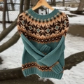 Maglione in maglia verde acqua con motivi geometrici Fair Isle e fiocchi di neve - 3XL / Top (8627) / Blu verde