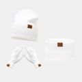 Detalle del conjunto de punto blanco con gorro, bufanda, guantes táctiles y la etiqueta MOM - MOM Blanco