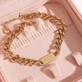Pulsera de cadena dorada con grabado Happy Every Day y detalle de cara sonriente - Dorado