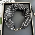 Elegant pleated black and white striped scarf necklace with a pearl flower magnetic clasp - Rose Buckle-Classic Black Stripes / 37cm