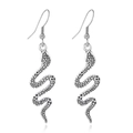 Détail de boucles d'oreilles serpent argentées avec écailles et crochet - Crochet d'Oreille Serpent