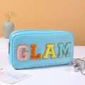 Trousse de maquillage bleue avec lettres GLAM en peluche et paillettes dorées chic - 4 Lettres GLAM / Rose bonbon