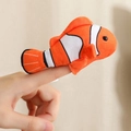 Niedliche orange-weiße Clownfisch-Plüschfingerpuppe aus weichem Stoff für die Früherziehung - Clownfisch
