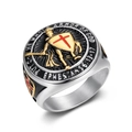 Anello da uomo in acciaio inossidabile dorato con scudo a croce rossa e versetto biblico - US 7 / Due colori