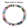 Bracciale di perle in pietre semipreziose colorate con distanziatori dorati su bianco - Perline Abaco Multicolore / Colorato
