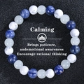 Pulsera relajante de cuentas con sodalita azul y turquesa blanca sobre fondo negro - Estilo Mixto de Sodalita y Turquesa Blanca (Calming-B)