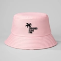 Cappello a secchiello rosa con palma nera e stampa BEACHES LOVE ME su sfondo grigio - Rosa