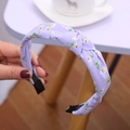 Cerchietto a nodo lavanda con motivo floreale a margherite bianche in tessuto - Margherita viola chiaro annodata