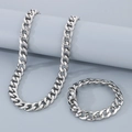 Ensemble collier et bracelet Figaro en acier inoxydable argenté sur socle minimaliste - Largeur 13mm - Bracelet 21cm / Argent