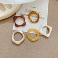 Detailed view of 5-piece acrylic resin ring set in amber, marble white and yellow colors - Coffee Set (Five Pieces)