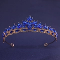 Detailansicht der goldenen Brautkrone mit blauen Markis-Edelsteinen und klaren Strass - Königsblau