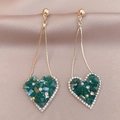Orecchini vintage a cuore con cristalli verdi e finitura oro su seta champagne - Cuore Verde (Perno in Argento 925)