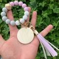 Pink and grey silicone beaded wristlet keychain with wooden pendant and tassel - Light Pink Purple Marble Color (款3)
