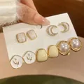 Elegante set di 5 paia di orecchini a fiori e perle in stile vintage francese dorato - Set di 5 Paia (8#)