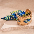Bracciale rigido bohémien in metallo placcato oro con sciarpa di seta floreale colorata - Bracciale - Stampa Margherita Dorata