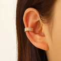 Earcuff vintage francés de doble capa dorada con superficie de textura perlada - Textura de Cuentas de Triple Fila - Dorado (11994)