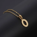 Collier minimaliste en acier inoxydable doré avec un pendentif poli en forme de lettre O - Chiffre 0