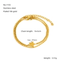 Detail eines 18K vergoldeten Edelstahlarmbandes mit zweilagigem Sterndesign - Edelstahl / Gold