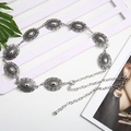 Cintura a catena vintage in metallo argento con motivi floreali e lunghezza regolabile - 115cm / Argento antico