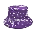 Dettaglio di un cappello a secchiello viola con motivi celesti di lune e stelle bianche - M(56-58cm) / Viola