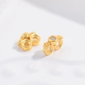 Vista macro de espaciadores de plata S925 bañados en oro con circón para joyería DIY - Dorado Un Diamante Doble Agujero