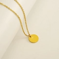 Collier en acier inoxydable doré avec un pendentif rond gravé de la lettre T pour femme - Lettre T (Chaîne Incluse)