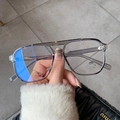 Dettaglio occhiali stile aviatore grigi trasparenti con protezione UV400 e filtro luce blu - Grigio Trasparente