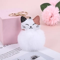 Glückskatzen Schlüsselanhänger mit weißem Pelzball und goldenem Ring auf Rosa - Maneki-neko (Goldener Karabinerverschluss) / Weiß
