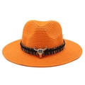 Dettaglio cappello fedora arancione con fascia etnica e ciondolo testa di toro in metallo - M (56-58cm) / Arancione