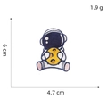 Detailansicht der Astronauten-Stickerei mit Maßen 6x4,7cm und einem Gewicht von 1,9g - 1# Astronaut (Sitzen)