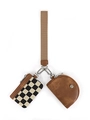 Dettaglio del set pochette a scacchi e portamonete in pelle marrone con cordino - Marrone a Scacchi in Pelle