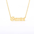 Detail der goldenen Edelstahlkette mit Gemini Anhänger in gotischer Schrift - Zwillinge (Gold)