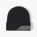 Gorro de punto negro con detalle de patchwork gris y cálida textura de canalé - Negro (23B006)