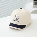 Detalle de gorra infantil con bordado de oso y visera azul marino sobre lona beige - 48-50cm(6 Meses-2 Años) / Blanco Roto