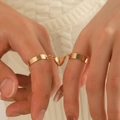 Magnetische Partnerringe in Roségold mit Herzanhänger und polierter Metalloberfläche - Herz Ring (9319)