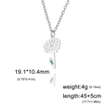 Silberne Blumenkette mit weißem Gänseblümchen-Anhänger und grünem Stiel im Format 19x10mm - Stahlfarbe - Gänseblümchen