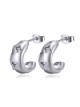 Detalle de pendientes en forma de C de acero inoxidable plateado con circonitas - Color Acero con Zirconia Blanca