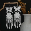 Orecchini a nappa lunga stile Miao in argento con motivi a farfalla e floreali - E7955 (Nappa Farfalla a Fiore Traforato) / Argento