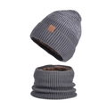 Set invernale grigio con berretto in maglia e scaldacollo foderati in morbido pile caldo - Grigio