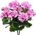 Dettaglio di un bouquet di gerani rosa artificiali con foglie verdi e marroni testurizzate - Stile 14 Pollici / Rosa Porpora