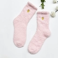 Morbidi calzini in pile corallo rosa da donna con ricamo a cuore dorato sui polsini - Taglia unica / Rosa Chiaro