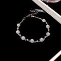 Détail macro du bracelet argenté avec fleurs en zircon et perles d'opale - Style Perlé avec Pierre Œil de Chat Argenté (6# Bracelet - Argent)