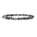 Vue détaillée du bracelet en perles de sodalite naturelle de 6mm sur fond blanc - Sodalite