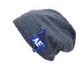 Blau-graue Rippstrick-Beanie mit blauem AE-Lederetikett und dekorativem Kordelzug - M (56-58cm) / Blau