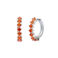 Detail von Silber-Creolen mit sieben krappengefassten, runden orangefarbenen Zirkonia - Silber / Orangefarbener Zirkonia